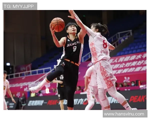 重庆足球队在全国锦标赛中以80分稳居积分榜首位展现强劲实力